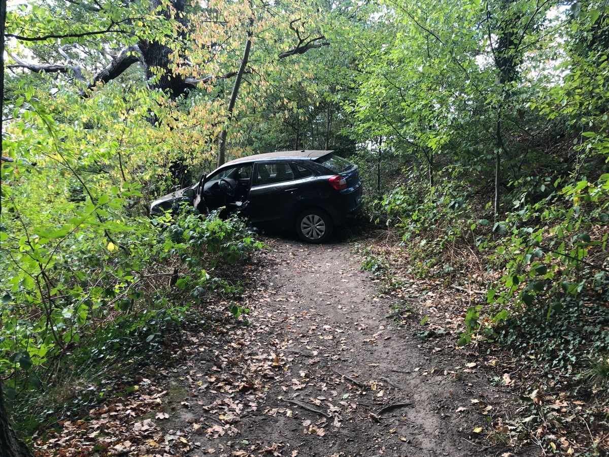 POL-BO: Steht ein Auto im Wald...