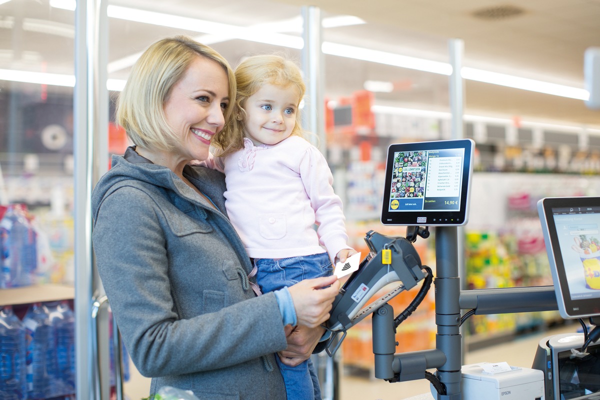 Lidl führt kontaktloses Bezahlen ein / Lidl ermöglicht seinen Kunden deutschlandweit die Kontaktloszahlung per Smartphone oder NFC-Bezahlkarte (FOTO)