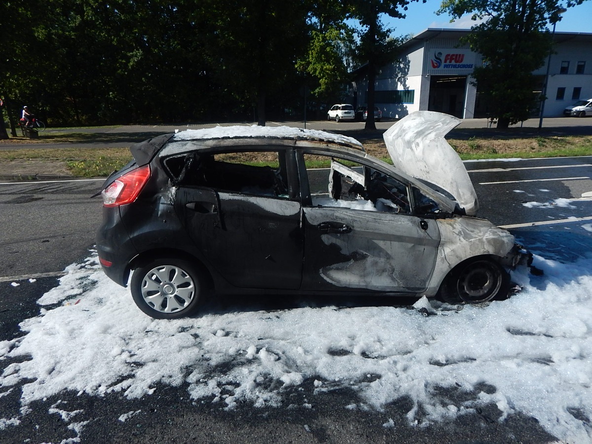 POL-PDNR: Vettelschoß - Verkehrsunfall mit PKW-Vollbrand