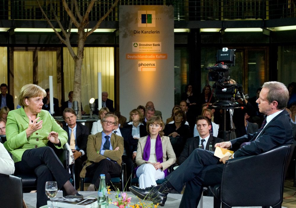 FORUM PARISER PLATZ - Die Kanzlerin / PHOENIX-Programmhinweis für Sonntag, 16. August 2009, 13 Uhr und 22.30 Uhr