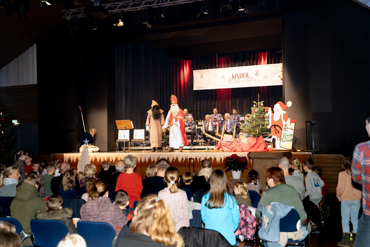 Langjährige Tradition: Koehler-Gruppe feiert Kinderweihnacht mit Belegschaft und Kindern