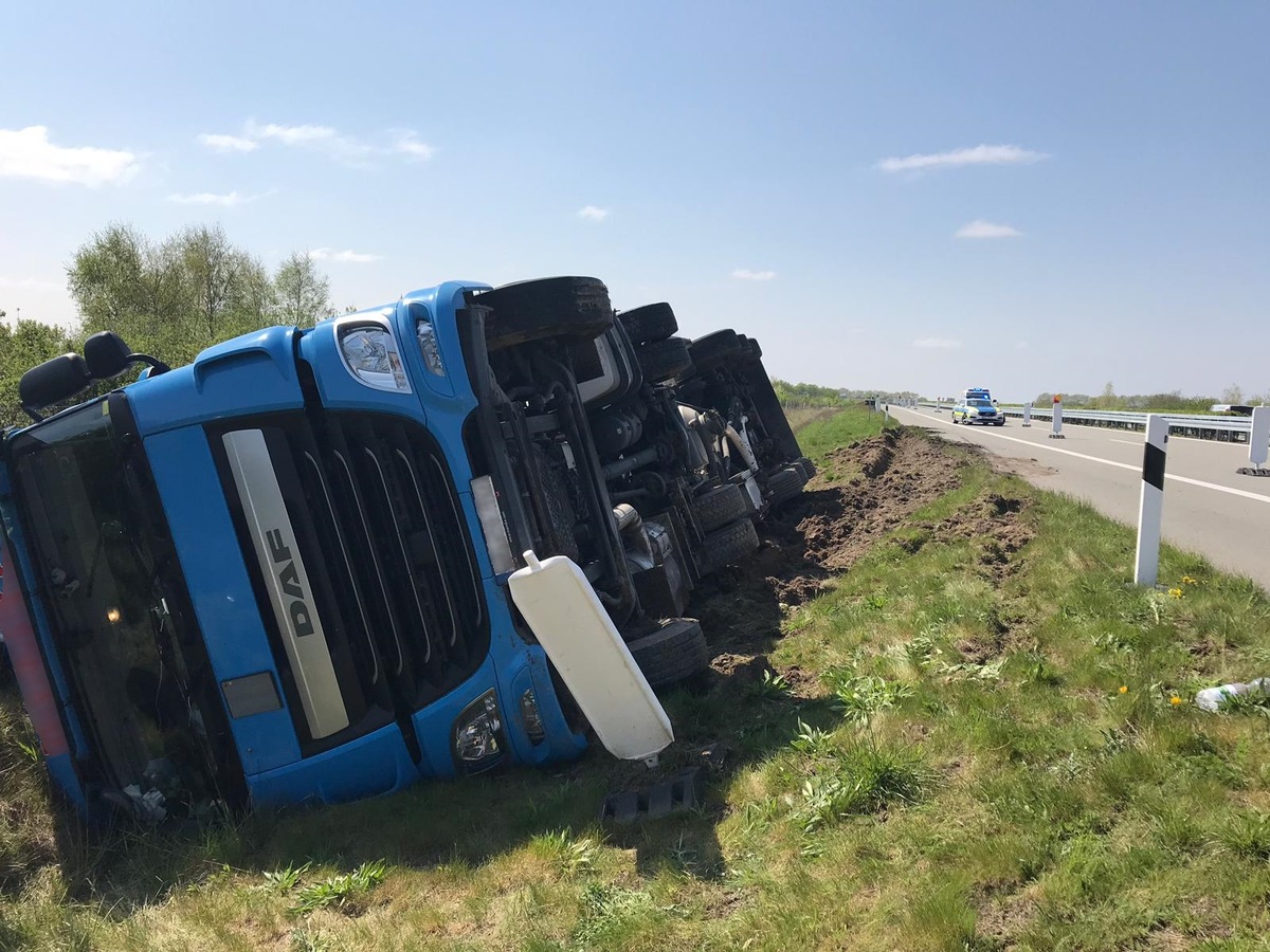 POL-HST: LKW auf A 20 von der Fahrbahn abgekommen, Fahrer leicht verletzt