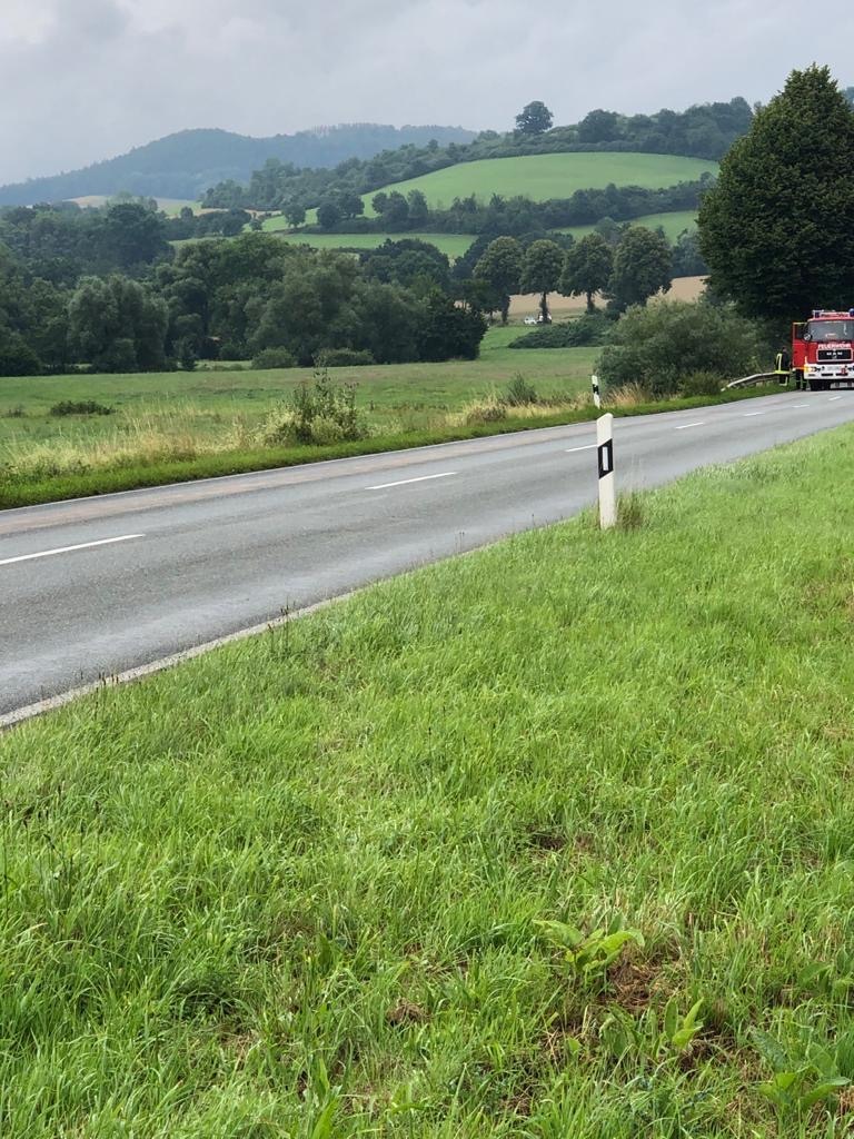 FW Lügde: Feuerwehr Lügde beseitigt Ölspur