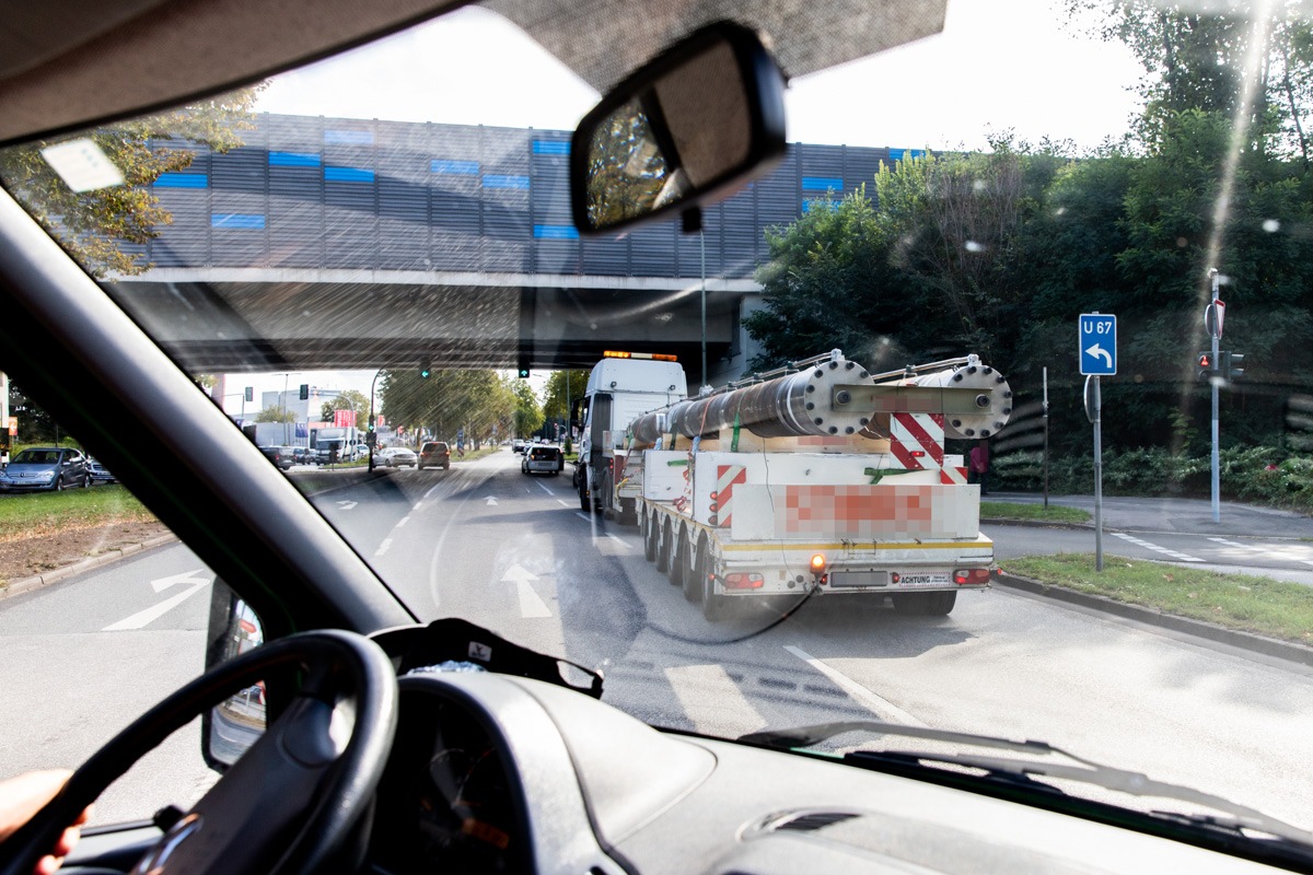 POL-GE: 60 Tonnen - Schwertransport ohne Genehmigung stillgelegt