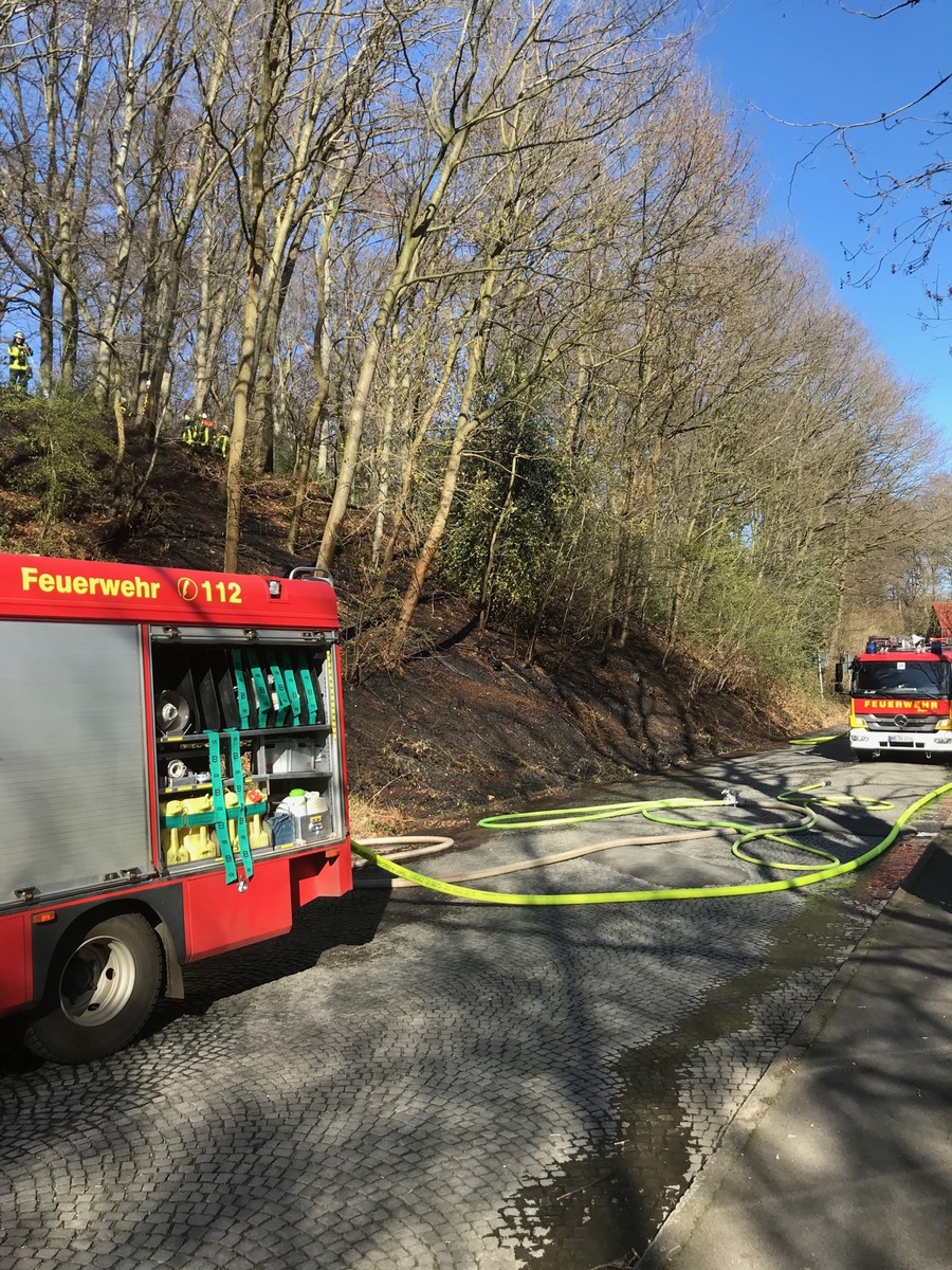 FW-BO: Flächenbrand in Bochum-Dahlhausen