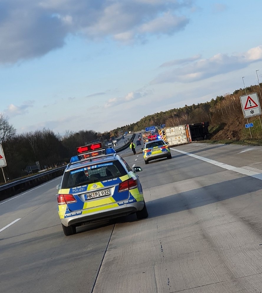 POL-HK: Bad Fallingbostel: Einbrecher an der Vogteistraße aktiv; Soltau: Jugendlicher erneut auffällig; Bispingen / A7: Lkw auf die Seite gelegt