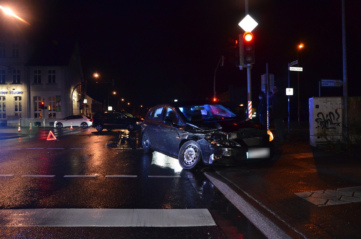 POL-HF: Unfall im Kreuzungsbereich- Gegenverkehr übersehen