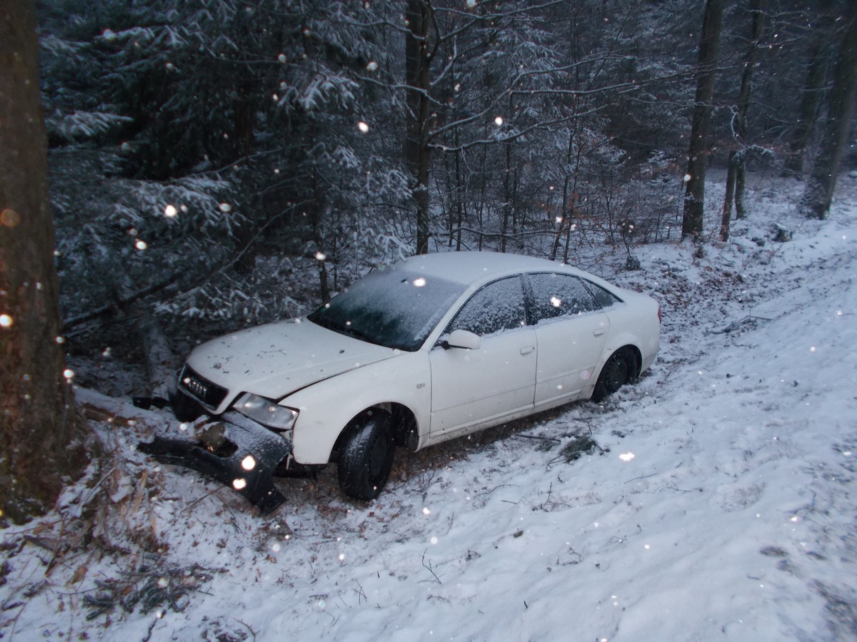 POL-PPWP: Keine gute Idee! Bei Schnee mit abgefahrenen Sommerreifen unterwegs