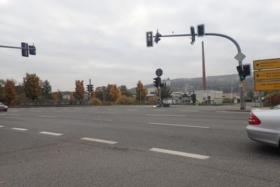 POL-PDKH: Unfall am Bahnübergang