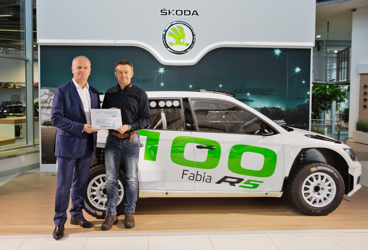 Begehrter Hightech-Allradler: SKODA liefert 100. FABIA R5 an Kunden aus (FOTO)