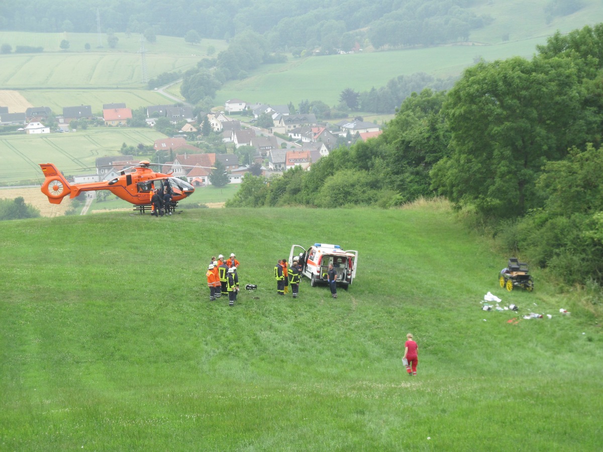 POL-HOL: Unfall mit Pferdekutsche fordert einen Schwerstverletzten und eine Leichtverletzte - 60jähriger Kutschenführer mit Rettungshubschrauber in die Medizinische Hochschule geflogen -