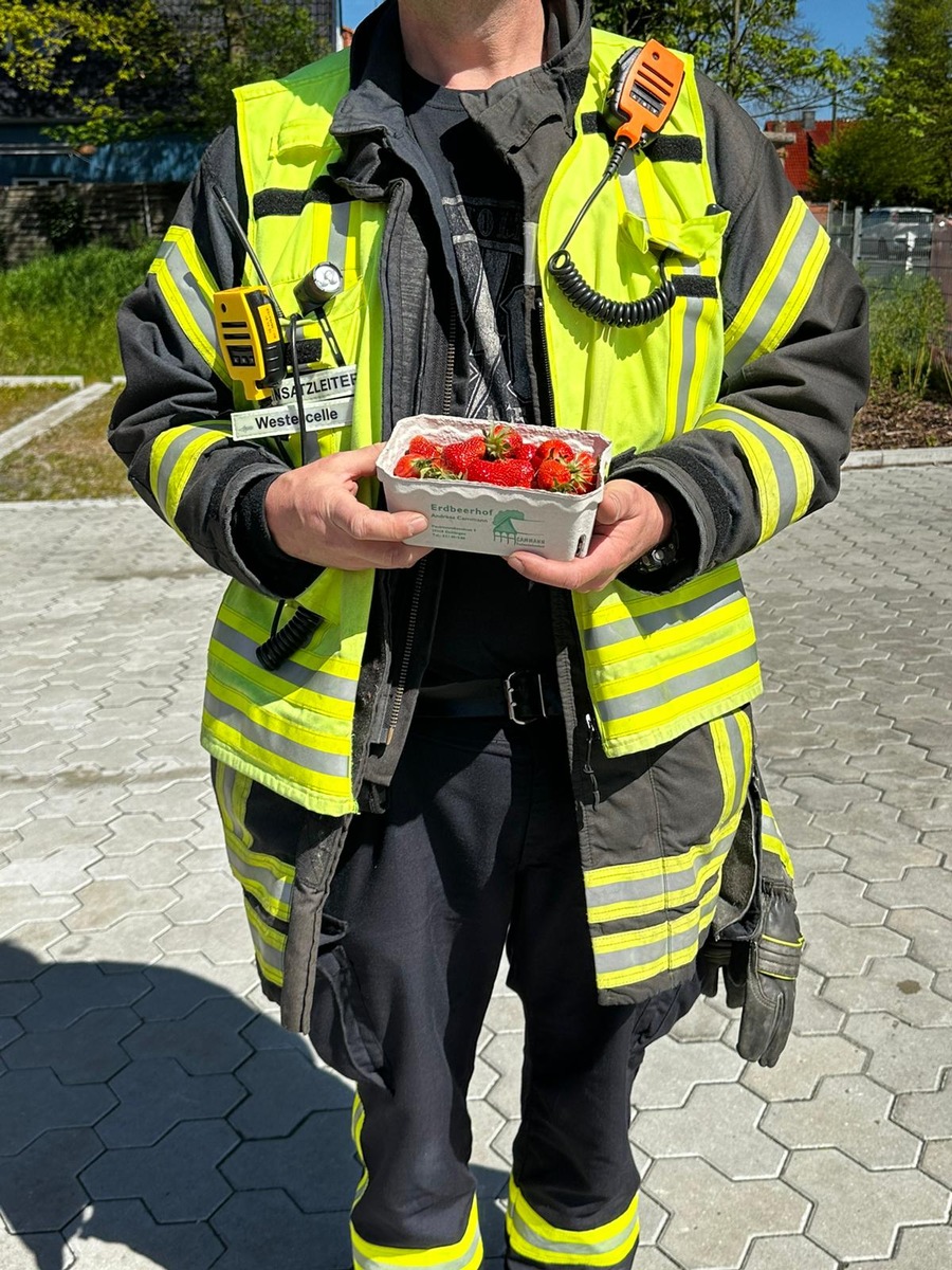 FW Celle: Süßes Dankeschön nach Einsatz am Sonntag!