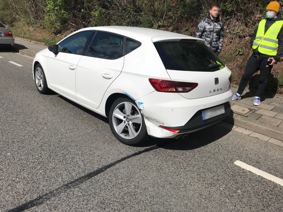 POL-PPWP: Zusammenstoß mit Polizeiauto