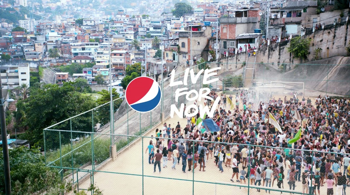 Pepsi feiert mit Lionel Messi, Mario Gomez und Janelle Monáe in den Straßen von Rio (FOTO)