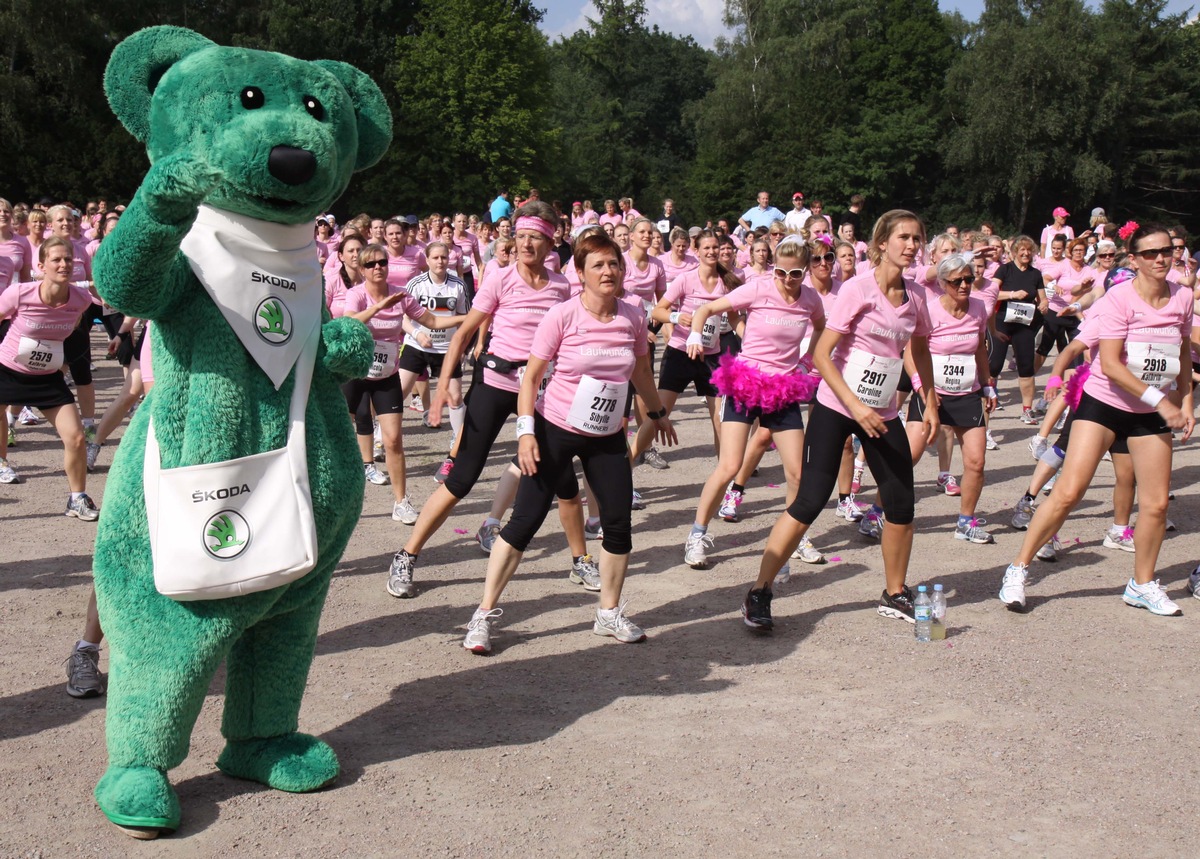 SKODA Citigo weist den Weg beim Women`s Run in Frankfurt (BILD)