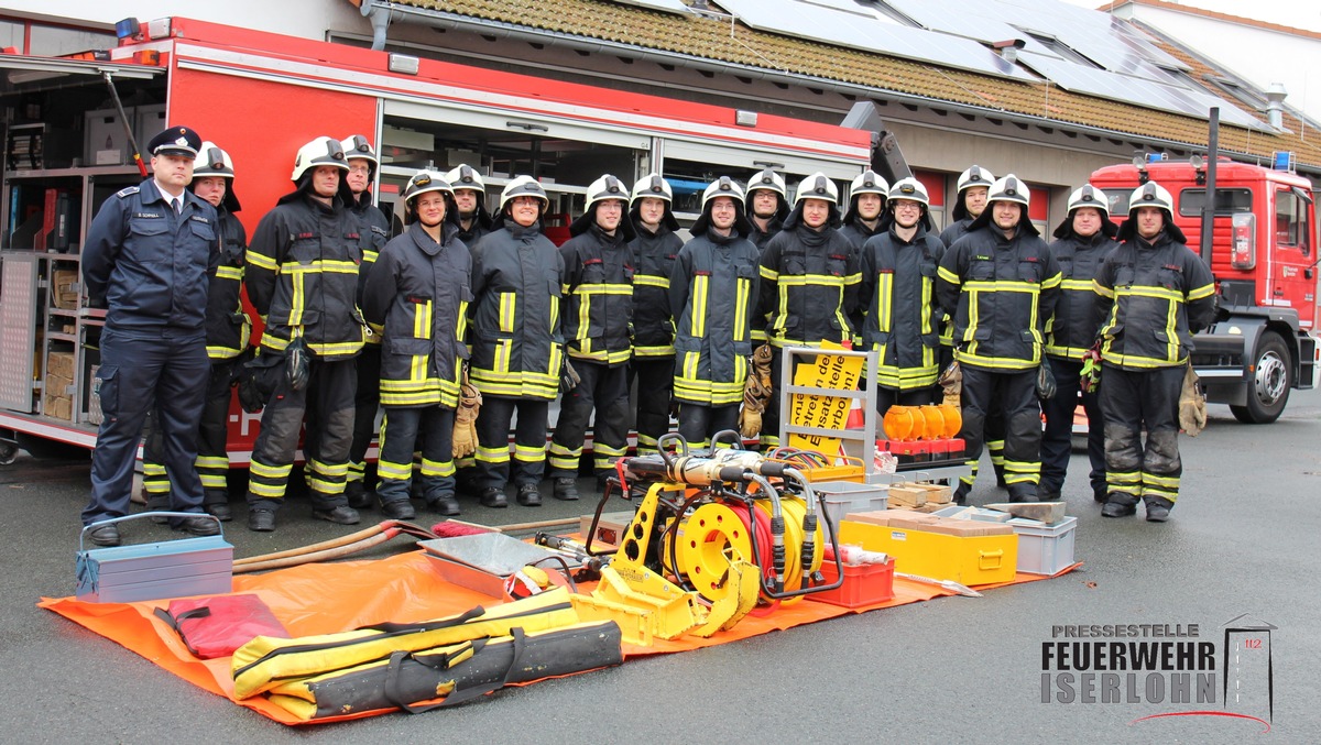 FW-MK: 15 neue Feuerwehrmänner - und Frauen