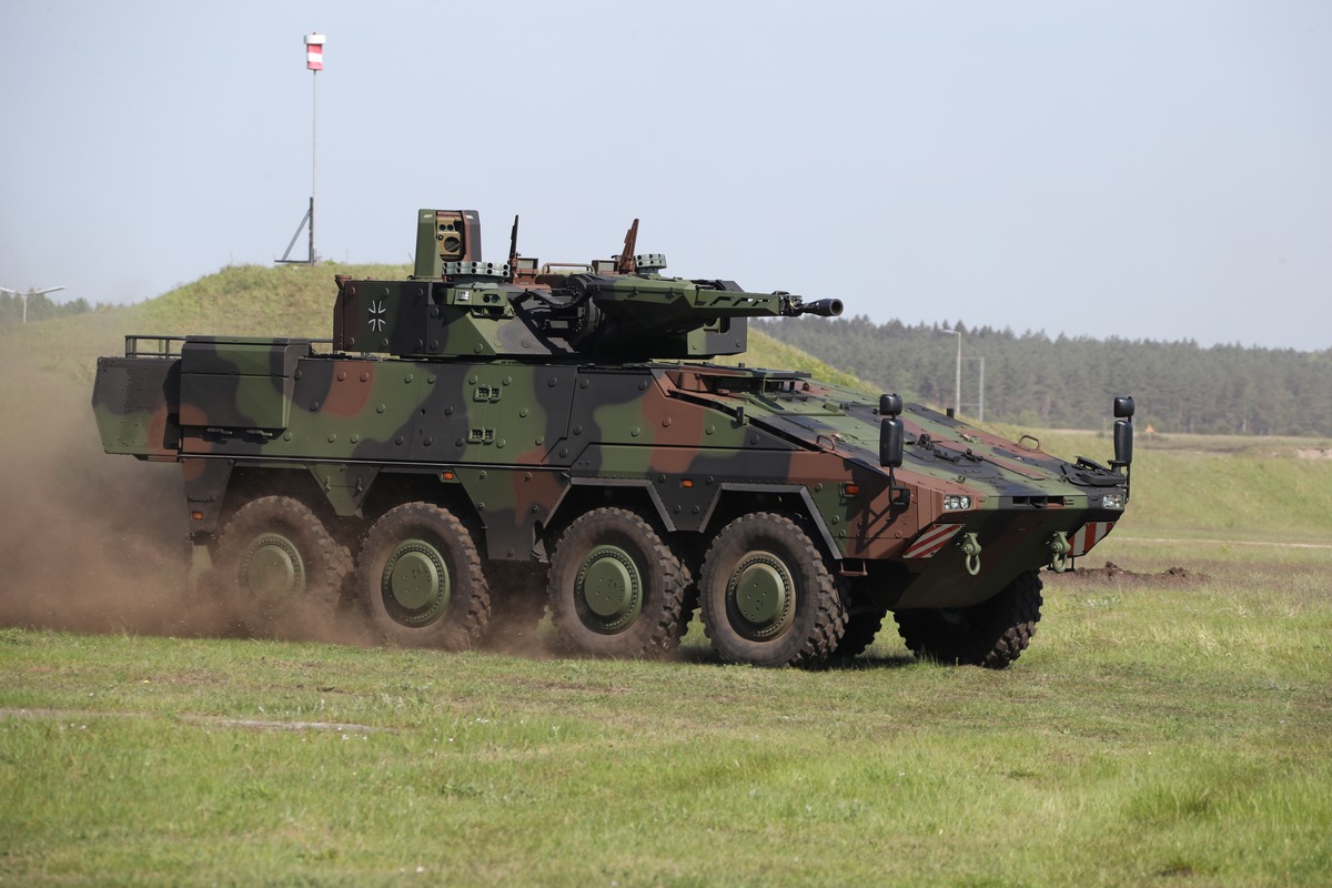 Erstes Referenzfahrzeug &quot;Schwerer Waffenträger Infanterie&quot; vorgestellt / Nachweisführung kann zeitnah beginnen