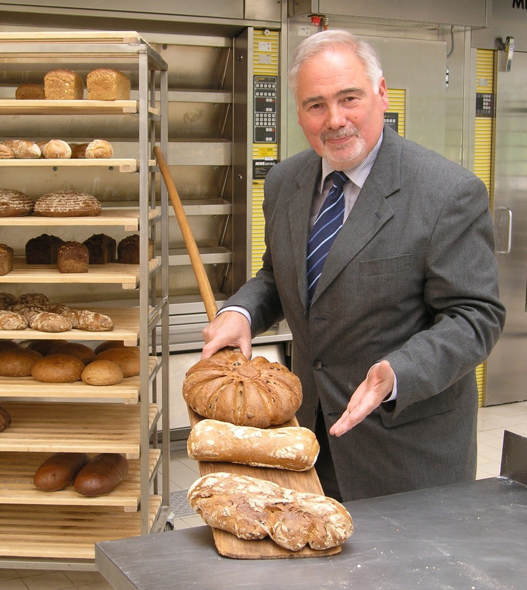 Broteinkauf im Sommer richtig planen / Tipps vom Brotexperten: Roggenbrot hält länger frisch Schimmelschutz nach &quot;Großmutter-Methode&quot;