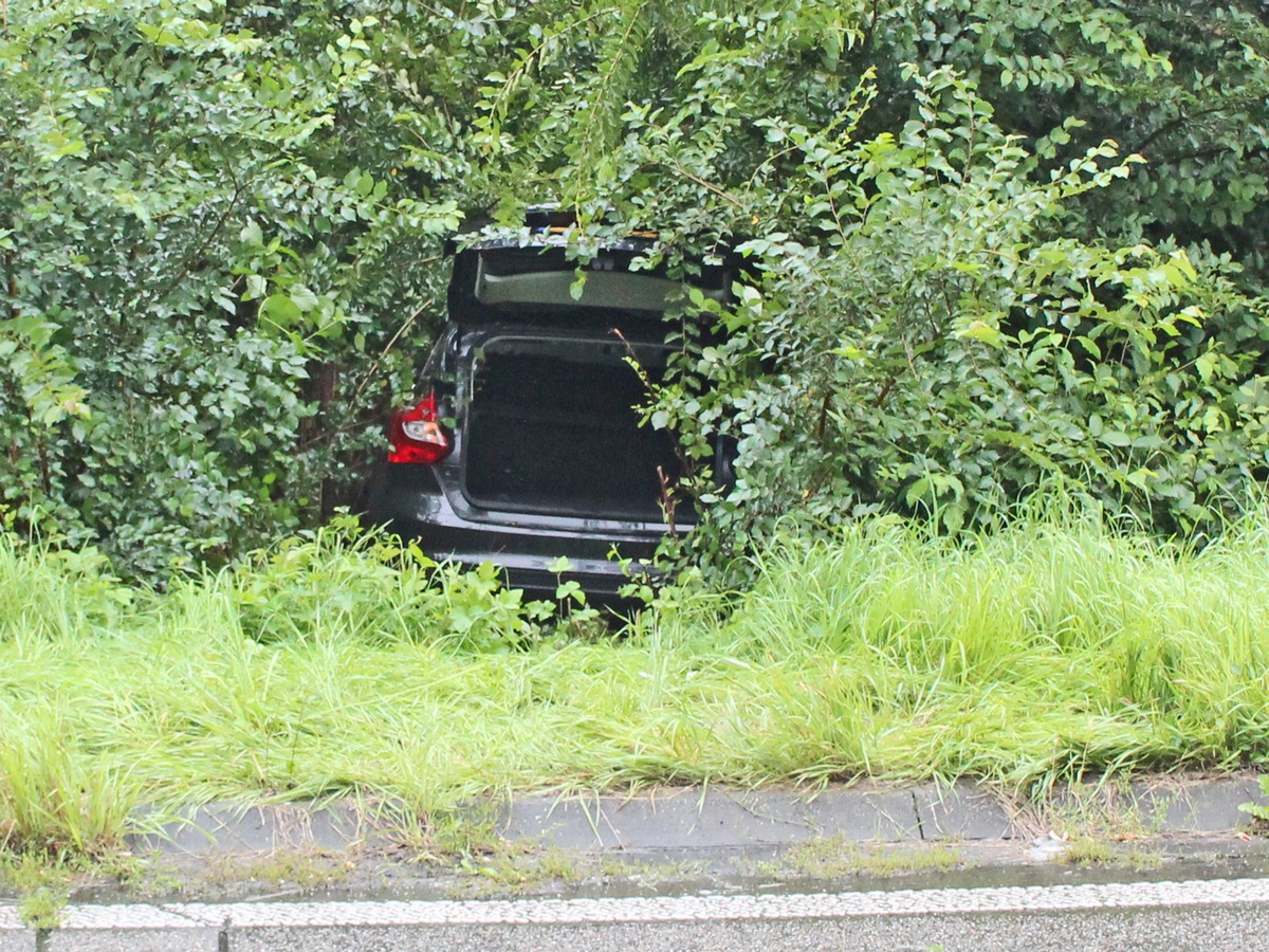 POL-ME: Keine Parkplatzsuche im Grünen, sondern ein Fehler beim Wenden! - Ratingen - 2108103