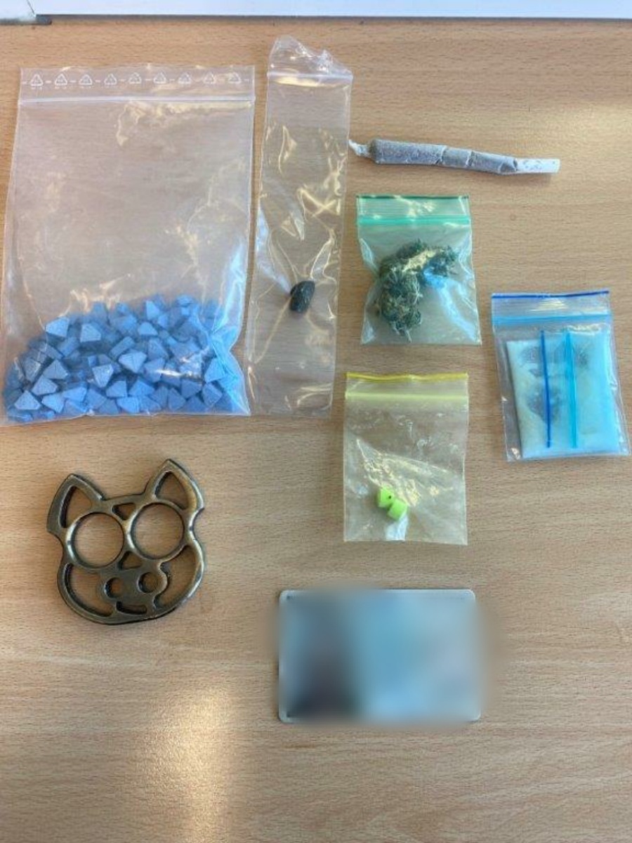 BPOL NRW: Bundespolizei nimmt Mann mit Ecstasy und Schlagring fest