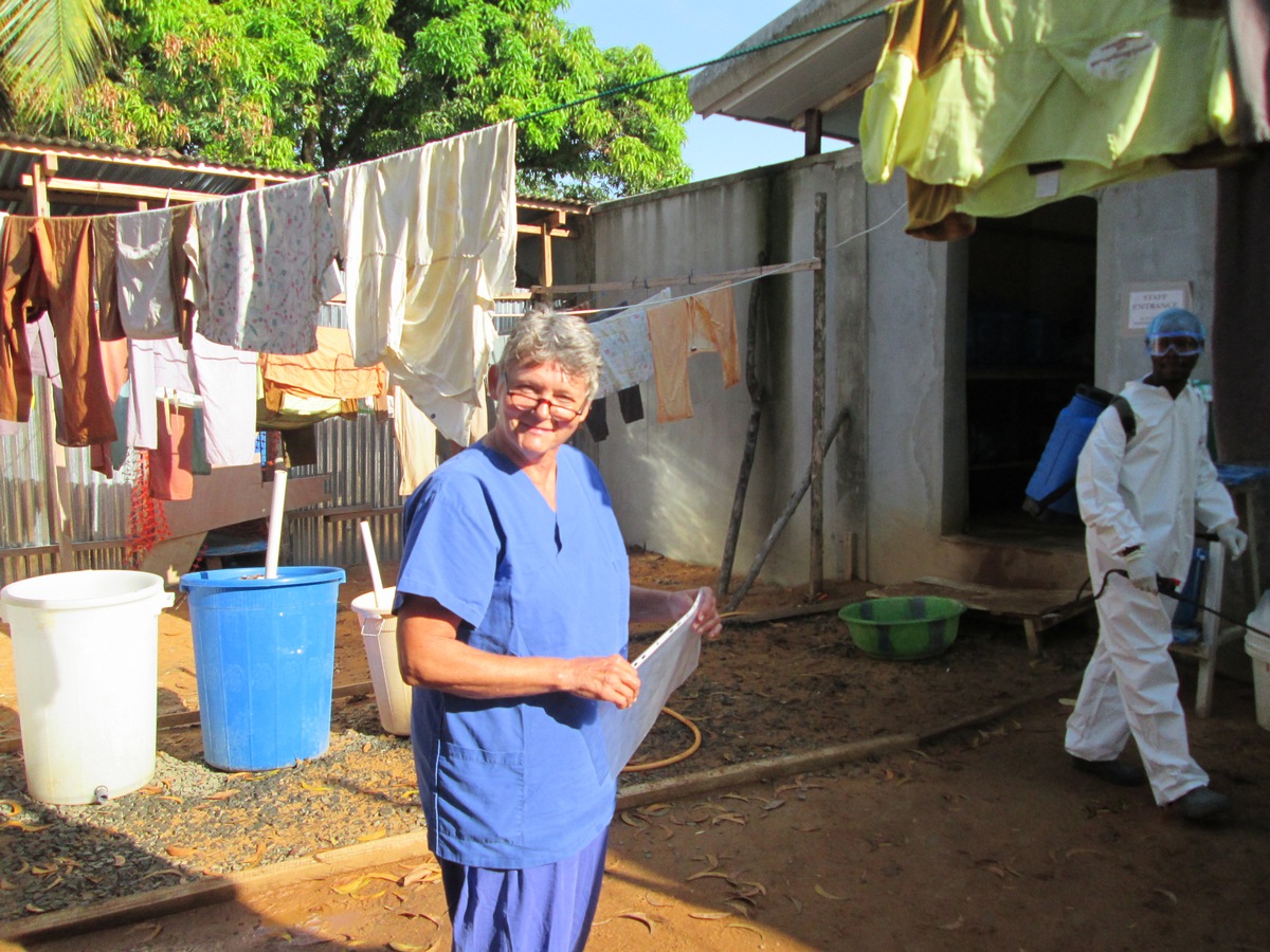 Aktion Deutschland Hilft: Im Kampf gegen Ebola mit Aufklärung nicht aufhören / In Liberia stagniert Anzahl von Neuinfizierungen und Todesfällen dank Einsatz von Hilfsorganisationen (FOTO)