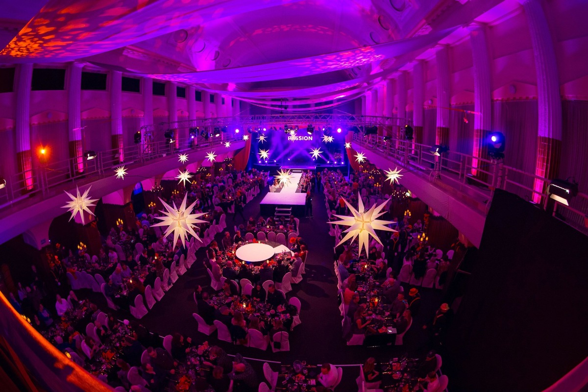 PASSION 2024 - Die Dinnershow in einzigartiger Atmosphäre im Stadtbad Leipzig