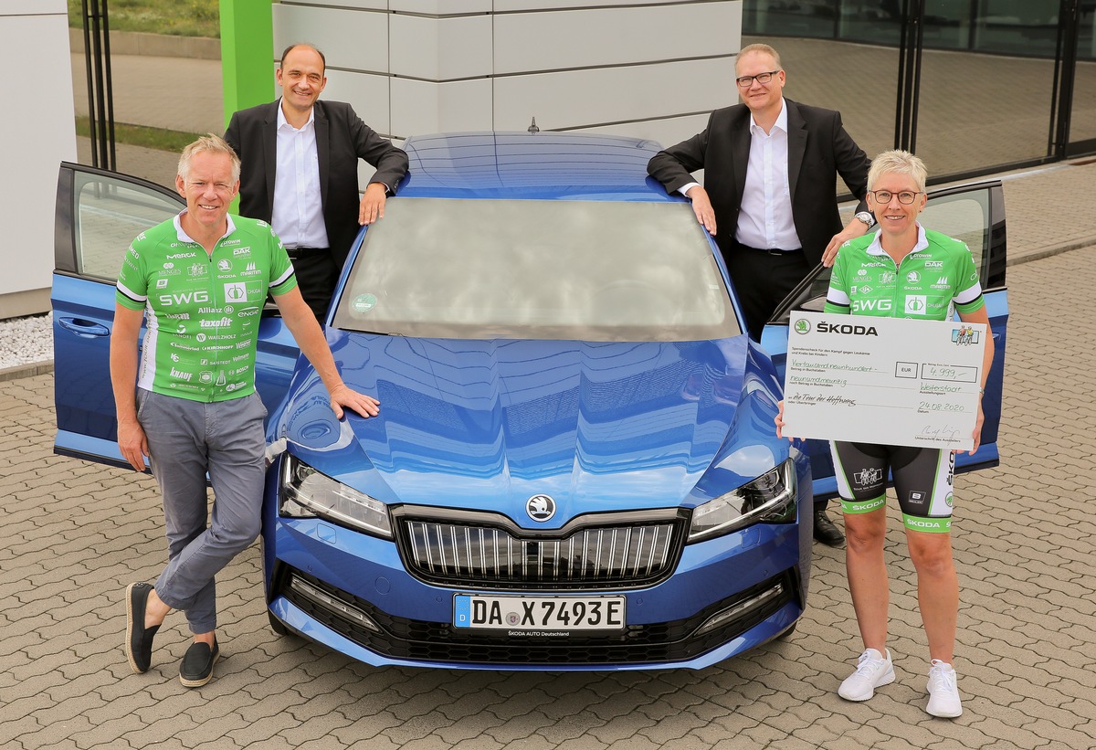 Tour der Hoffnung: SKODA AUTO Deutschland spendet 4.999 Euro zugunsten krebskranker Kinder