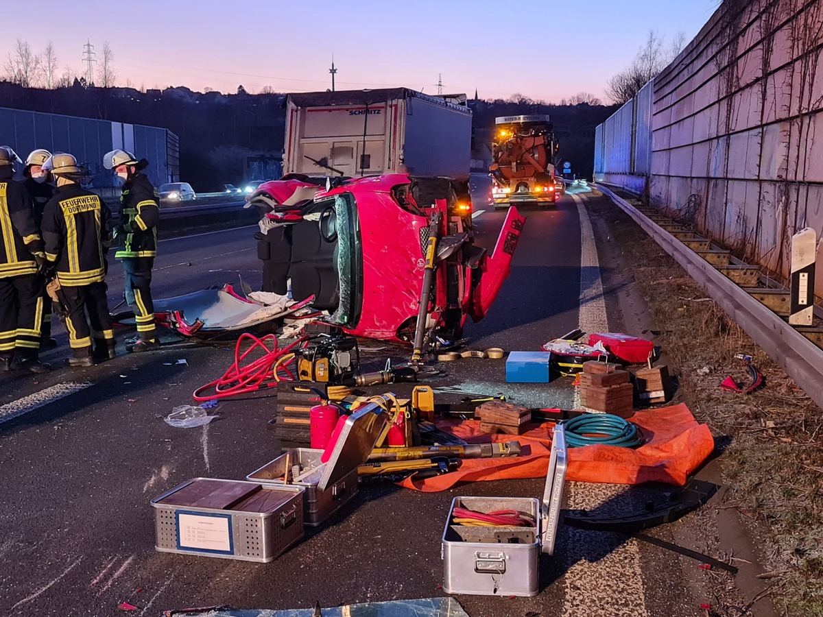 FW-DO: 11.01.2022 Dortmund Schüren Eingeklemmte Person auf der B 236