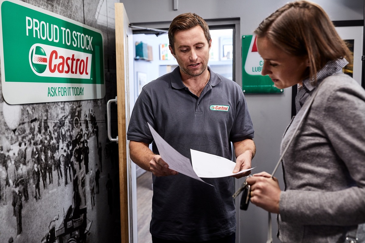 ***Castrol Umfrage: Autofahrende sind eher dazu geneigt, Werkstätten zu empfehlen, die ein gutes Preis-Leistungs-Verhältnis bieten***