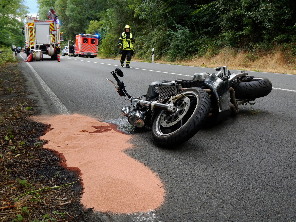 FW-EN: Schwerer Kradunfall mit einem 33- jährigen Schwerverletzten auf der Gederner Straße - Drei Einsätze fast zeitgleich