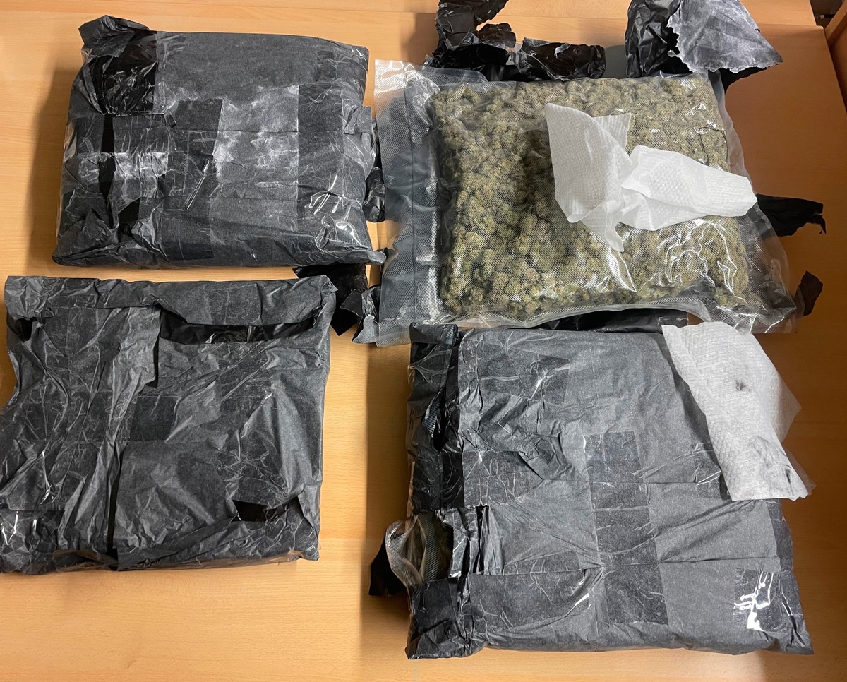 HZA-D: Zoll findet 3 Kilogramm Cannabis in Postpaket/Verdächtiger Geruch machte sich in Paketkammer breit