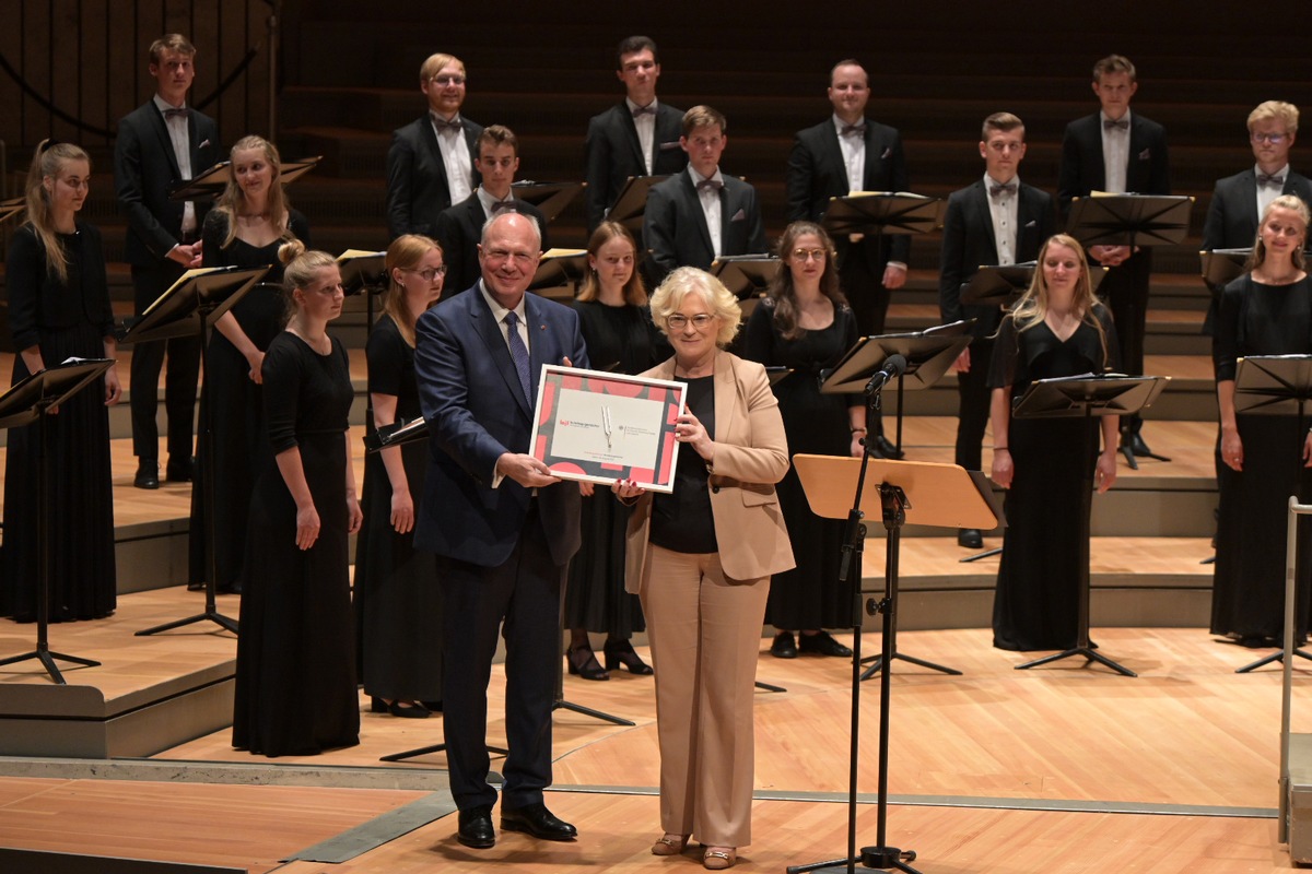 Überwältigendes Debütkonzert des Bundesjugendchores in der Philharmonie Berlin