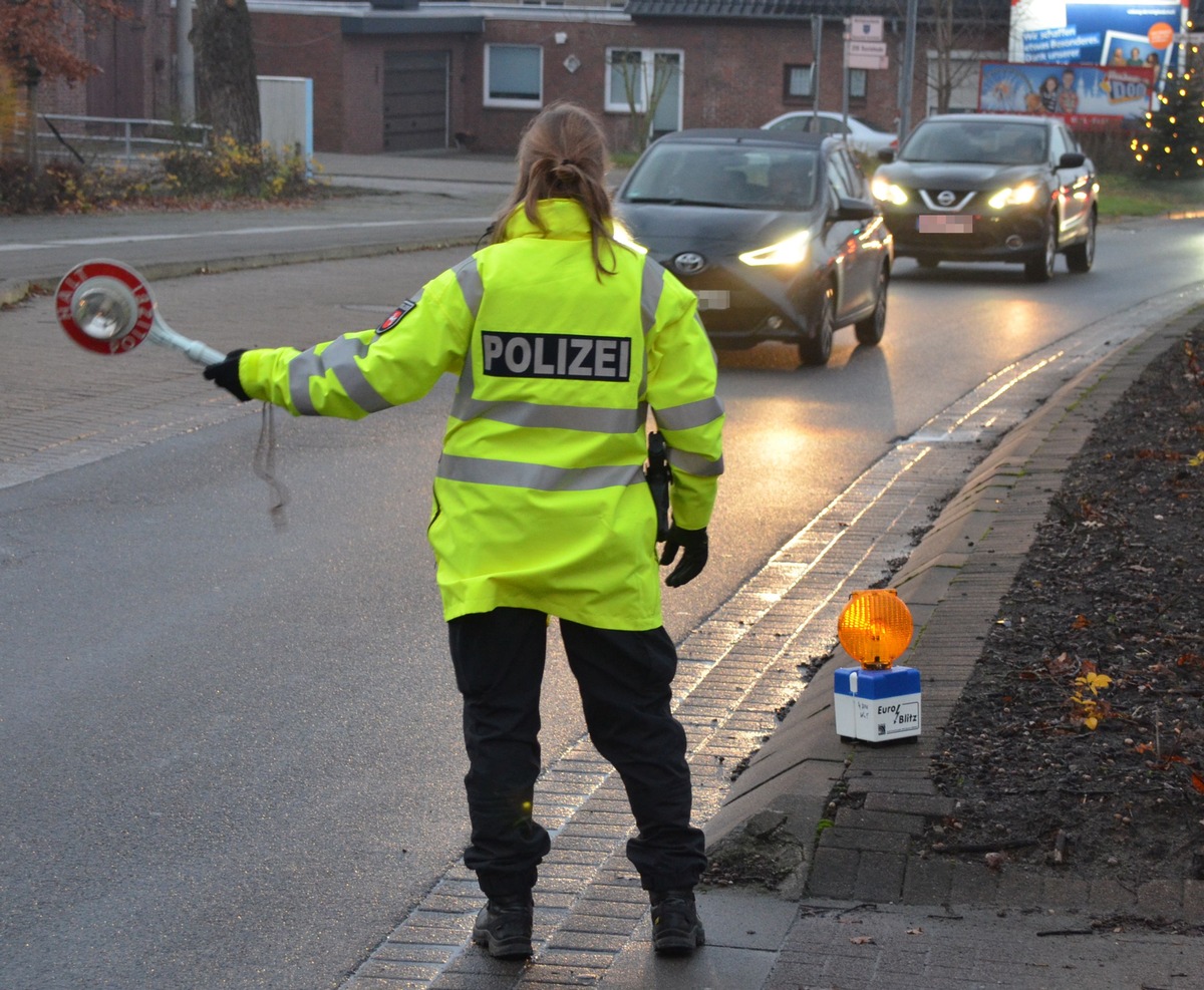 POL-STD: Polizei kontrolliert über 350 Fahrzeuge in länderübergreifenden Aktion, Wohnungseinbruch in Hammah