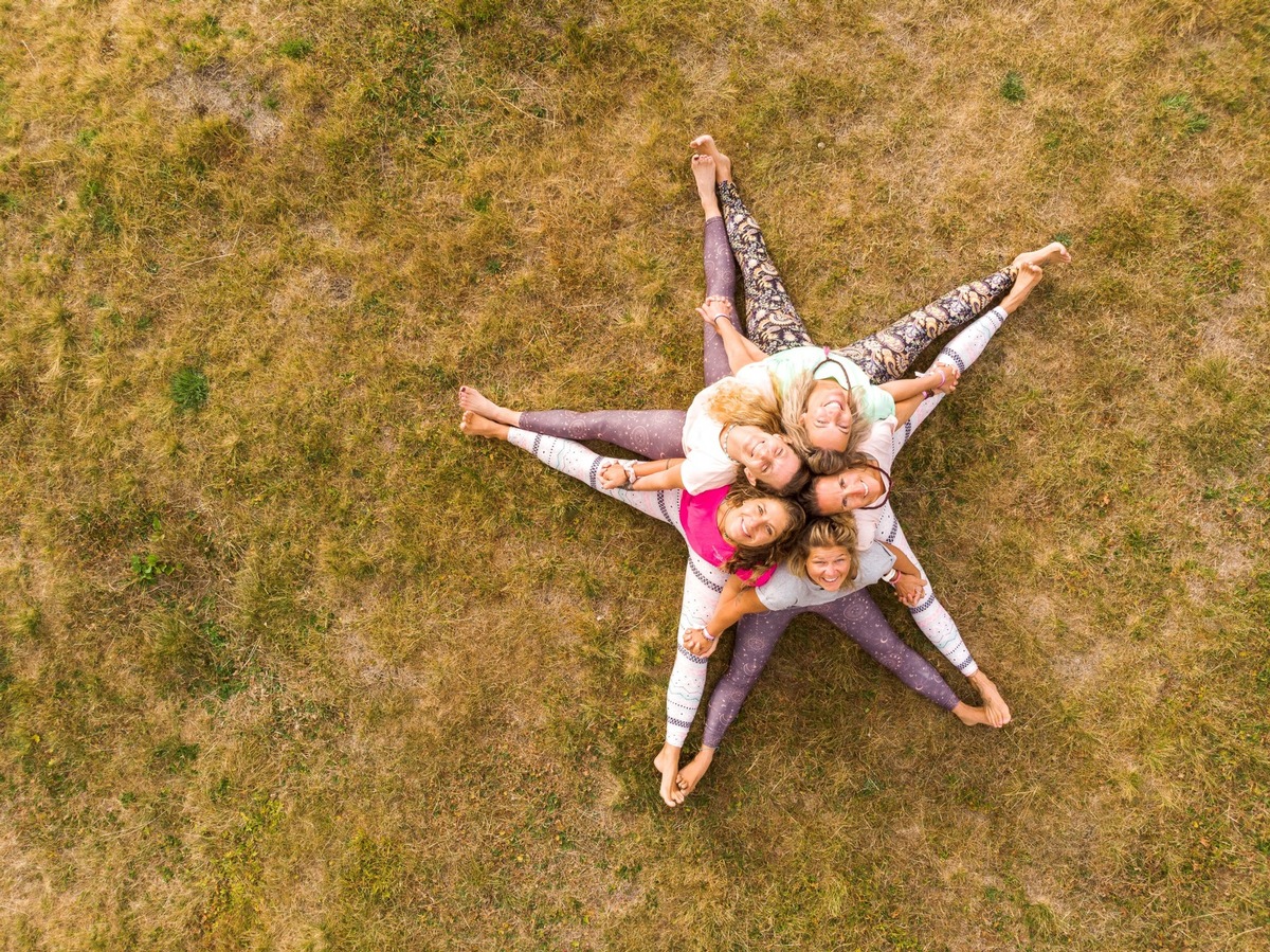 Yoga im Antlitz schneebemützter Viertausender