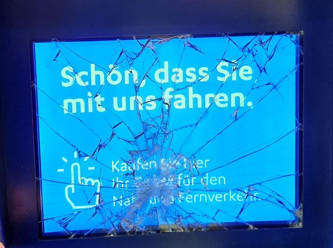 BPOL-HB: Zugbegleiterin verletzt und Fahrausweisautomat in Bremerhaven-Lehe beschädigt