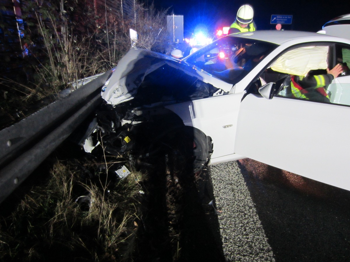 FW-MH: Pkw-Unfall auf der A-40 in Fahrtrichtung Duisburg