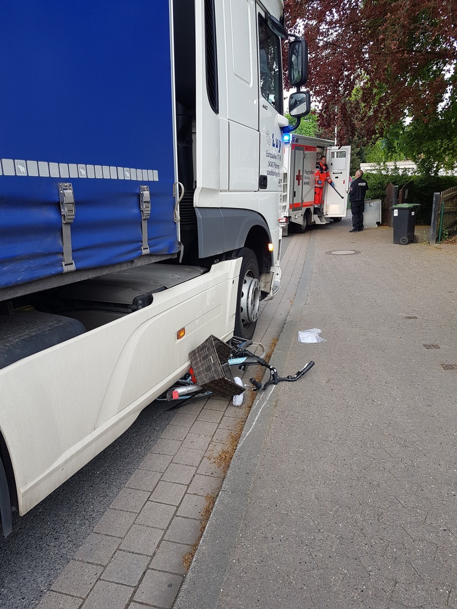 POL-NI: Verkehrsunfall zwischen Lkw und Radfahrerin