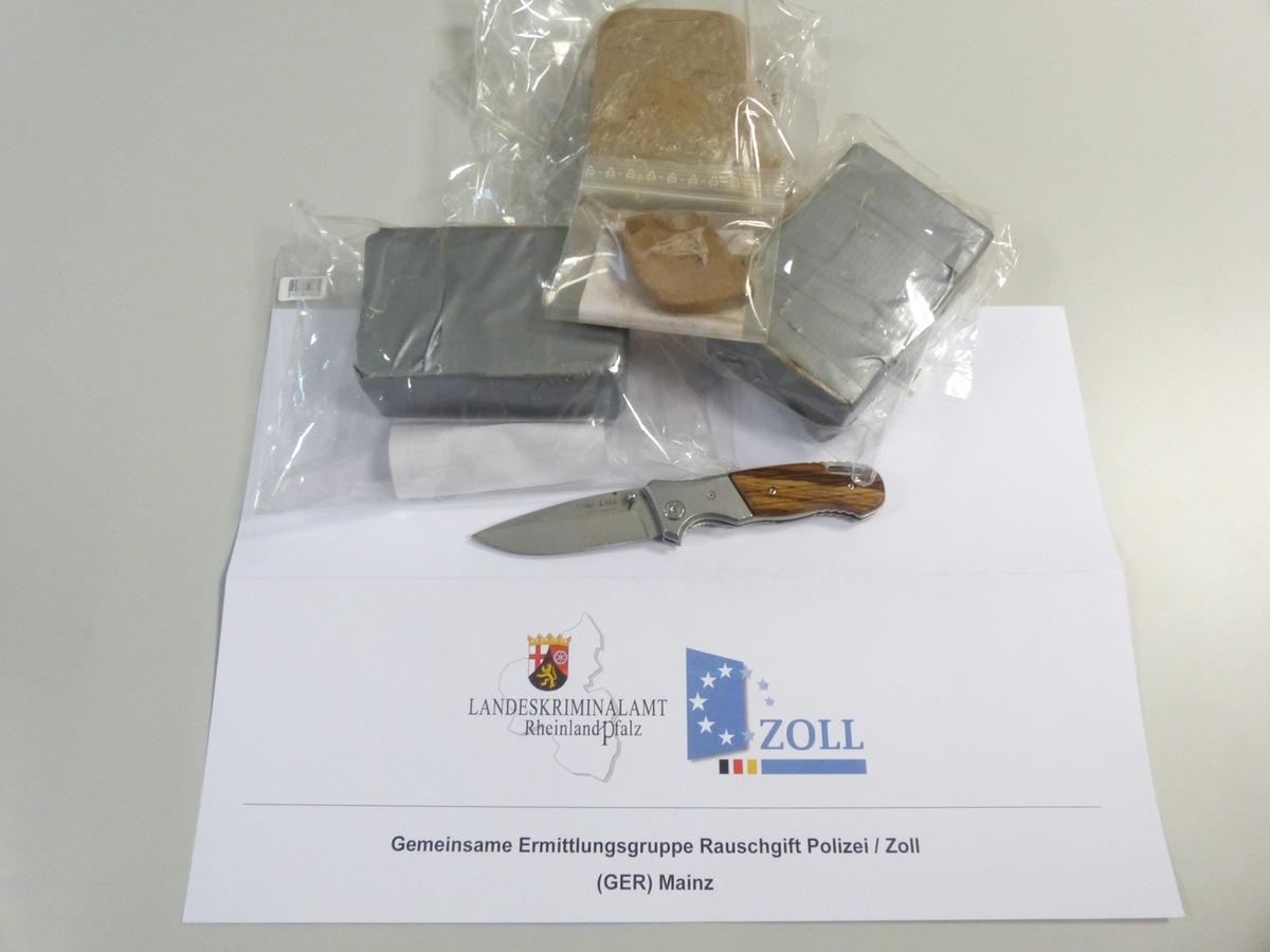 ZOLL-F: Gemeinsame Pressemitteilung des ZFA Frankfurt am Main und LKA Rheinland-Pfalz
Bewaffneter vermeintlicher Rauschgiftschmuggler festgenommen
1,5 Kilogramm Heroin sichergestellt