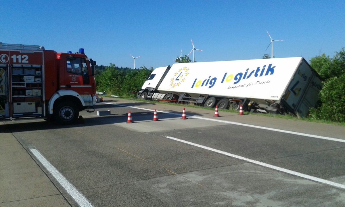 POL-PPTR: Verkehrsunfall mit Lkw