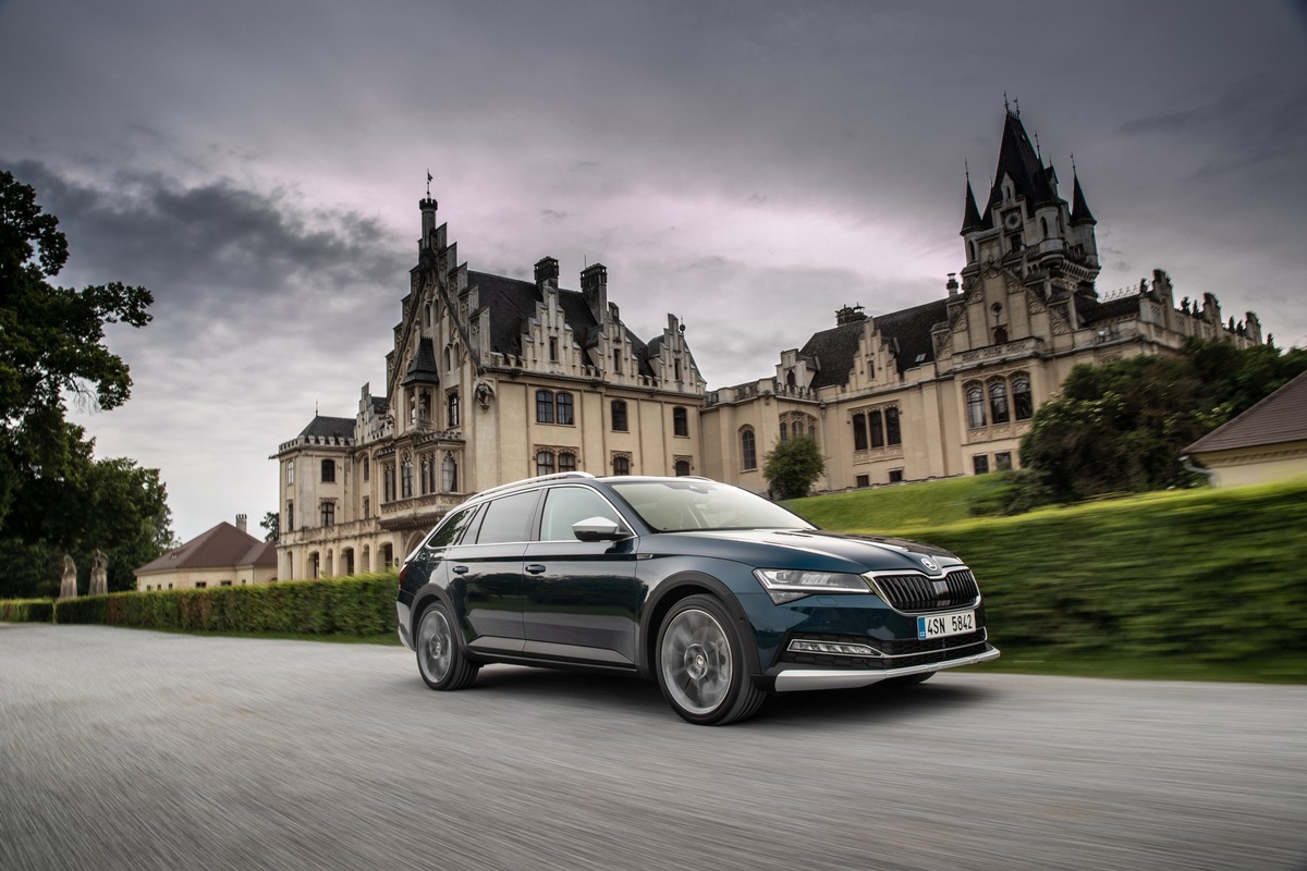 Limitiertes Sondermodell feiert Bestellstart: der Škoda Superb Combi Scout Final Edition