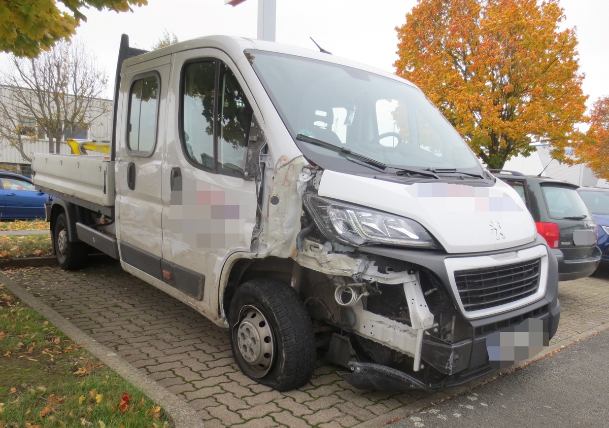 POL-HM: Stark beschädigter Pkw aufgefunden - Polizei sucht Unfallort