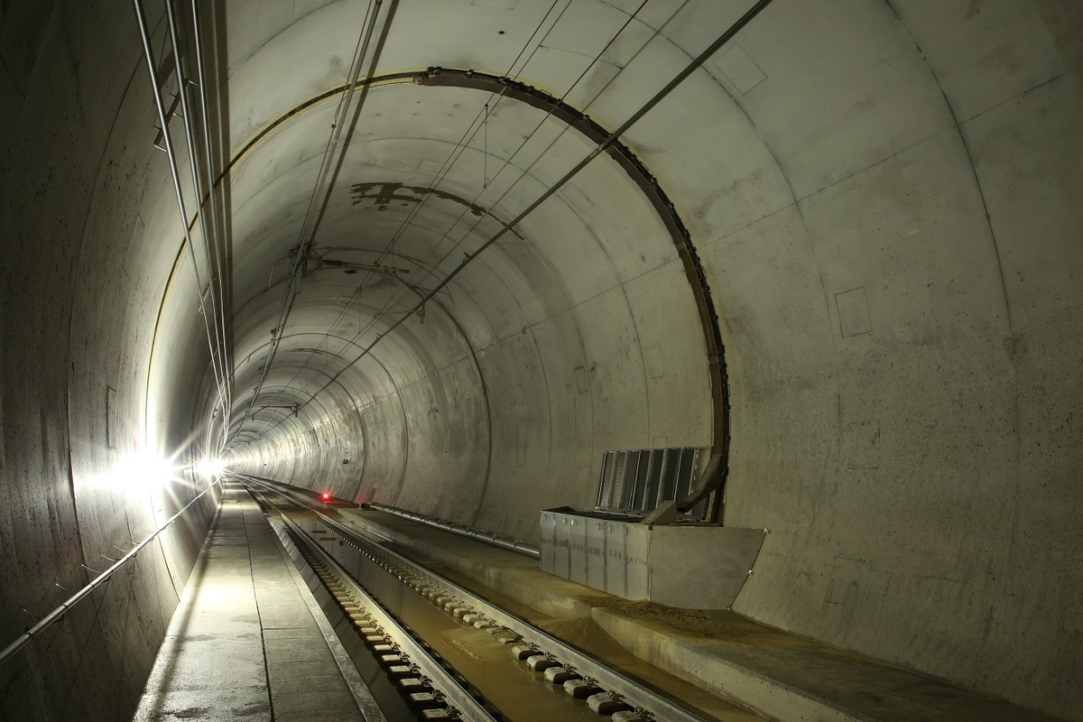 BLS saniert Lötschberg-Basistunnel nach Wassereintritt noch dieses Jahr