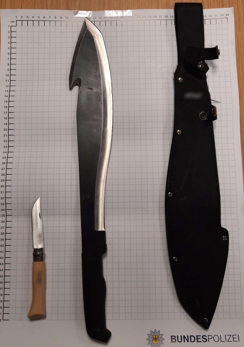 BPOL NRW: Bundespolizei stellt 28-Jährigen mit Machete