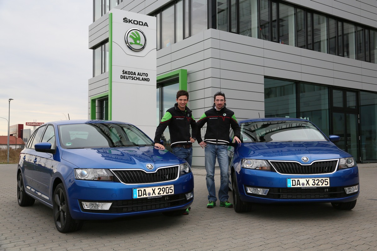 SKODA Werksfahrer Sepp Wiegand und Frank Christian freuen sich über Rapid Spaceback (FOTO)