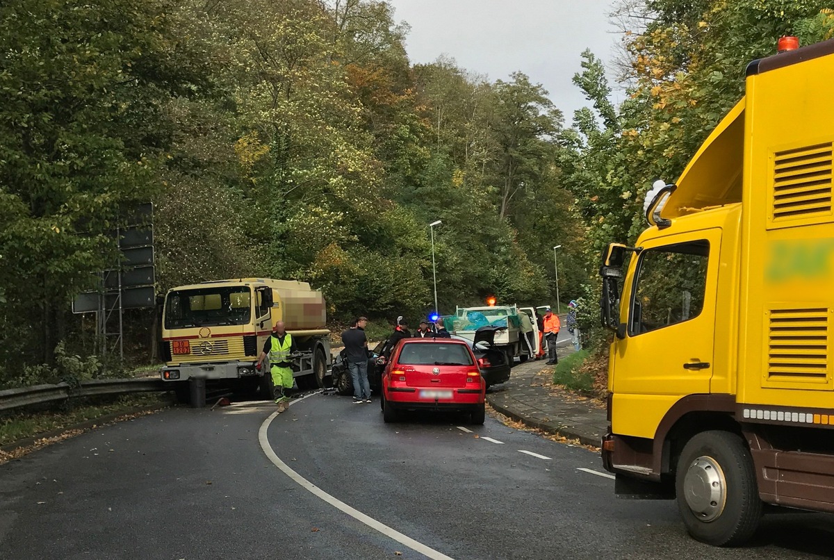 POL-PPWP: Burggraben wegen Unfall für knapp zwei Stunden gesperrt