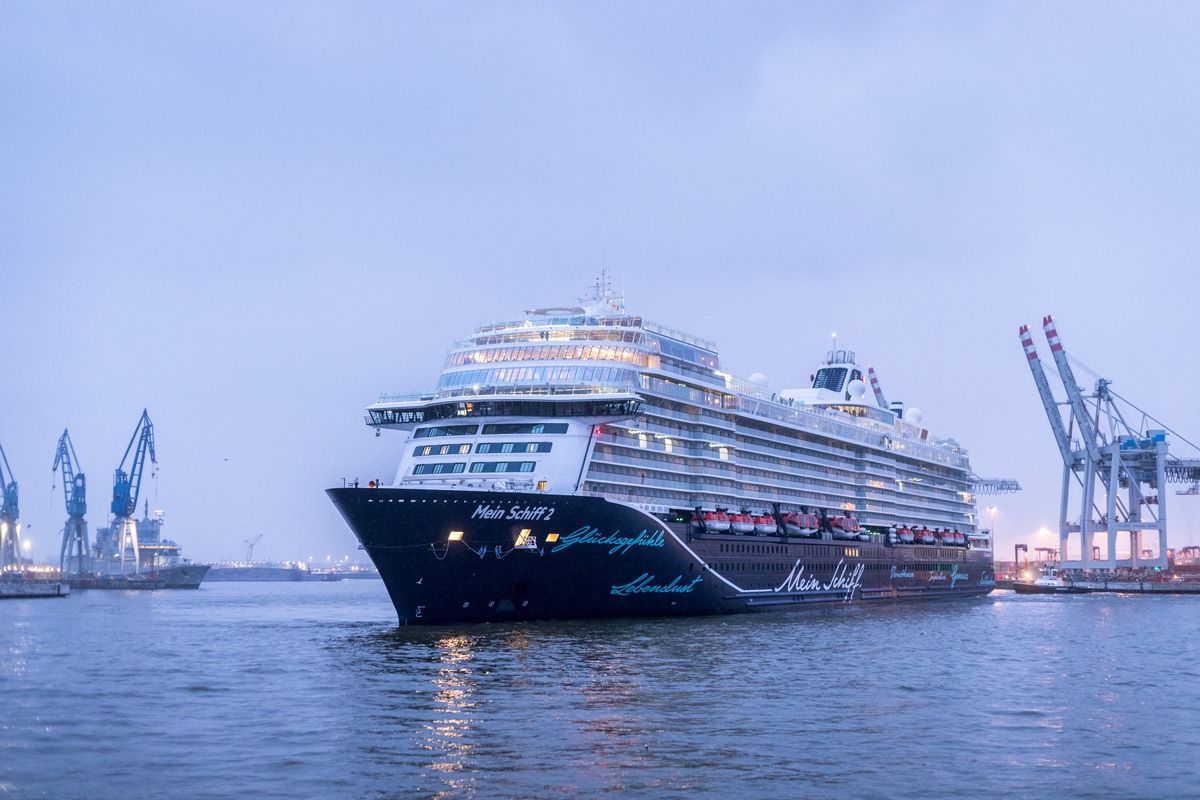 Endlich Meer: Blaue Reisen mit der Mein Schiff 2