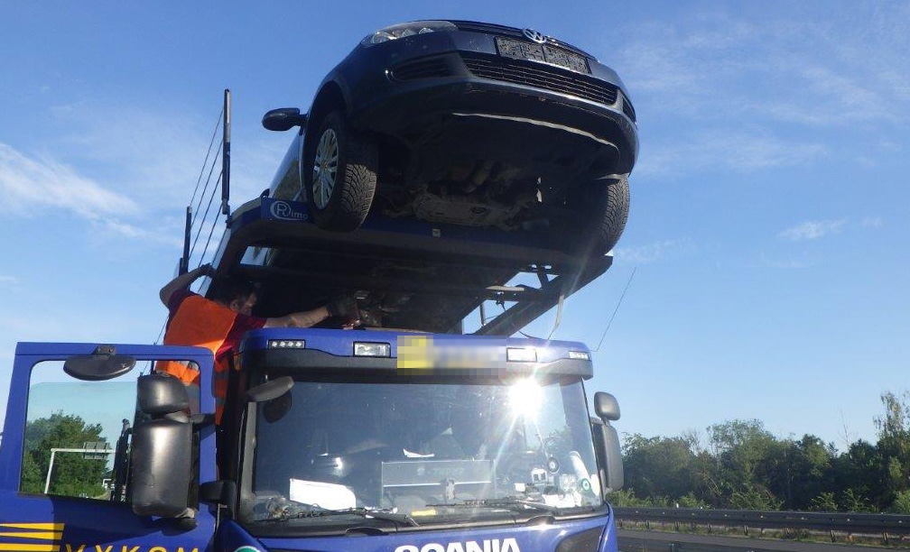 POL-K: 220603-6-BAB/REK Überladener Autotransporter auf der A 61 bei Türnich gestoppt