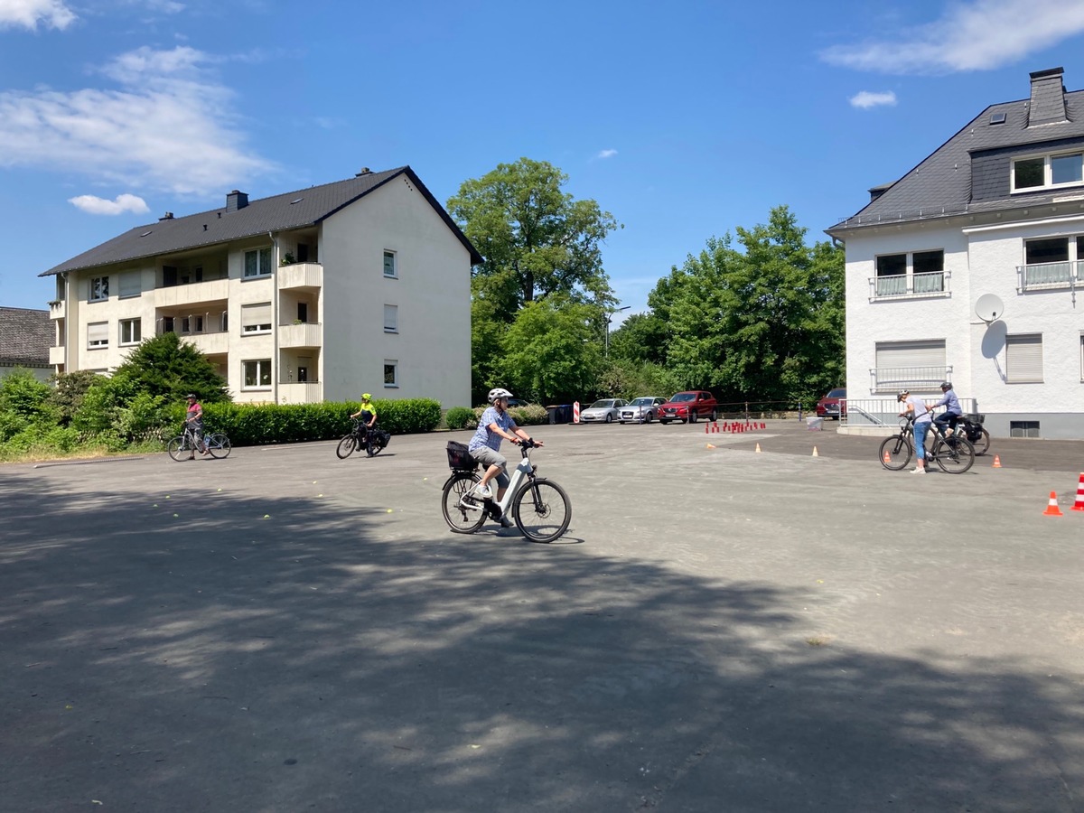 POL-HSK: Pedelectraining in der Le- Puy-Straße