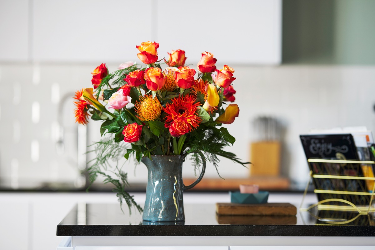 Fülle den Abstand mit Schönem / Mit Blumen den Abstand zu den Liebsten überwinden