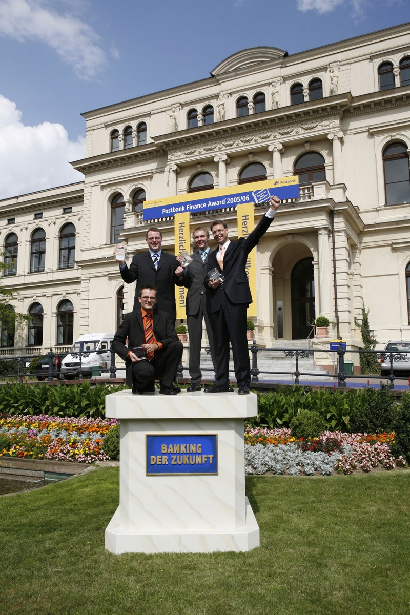 Neue Wege für das deutsche Bankensystem / Postbank Finance Award in Frankfurt an drei Teams junger Nachwuchswissenschaftler verliehen / Deutsche wünschen mehr Hochschulförderung durch Unternehmen